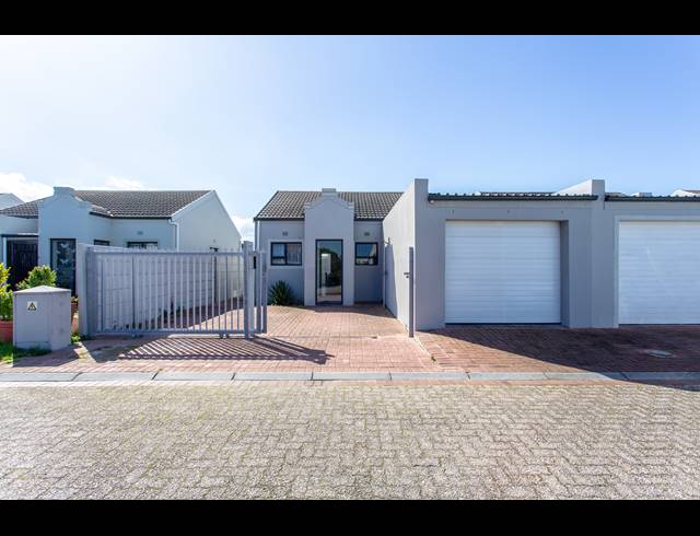 2 BEDROOM FREESTANDING FOR SALE IN MUIZENBERG